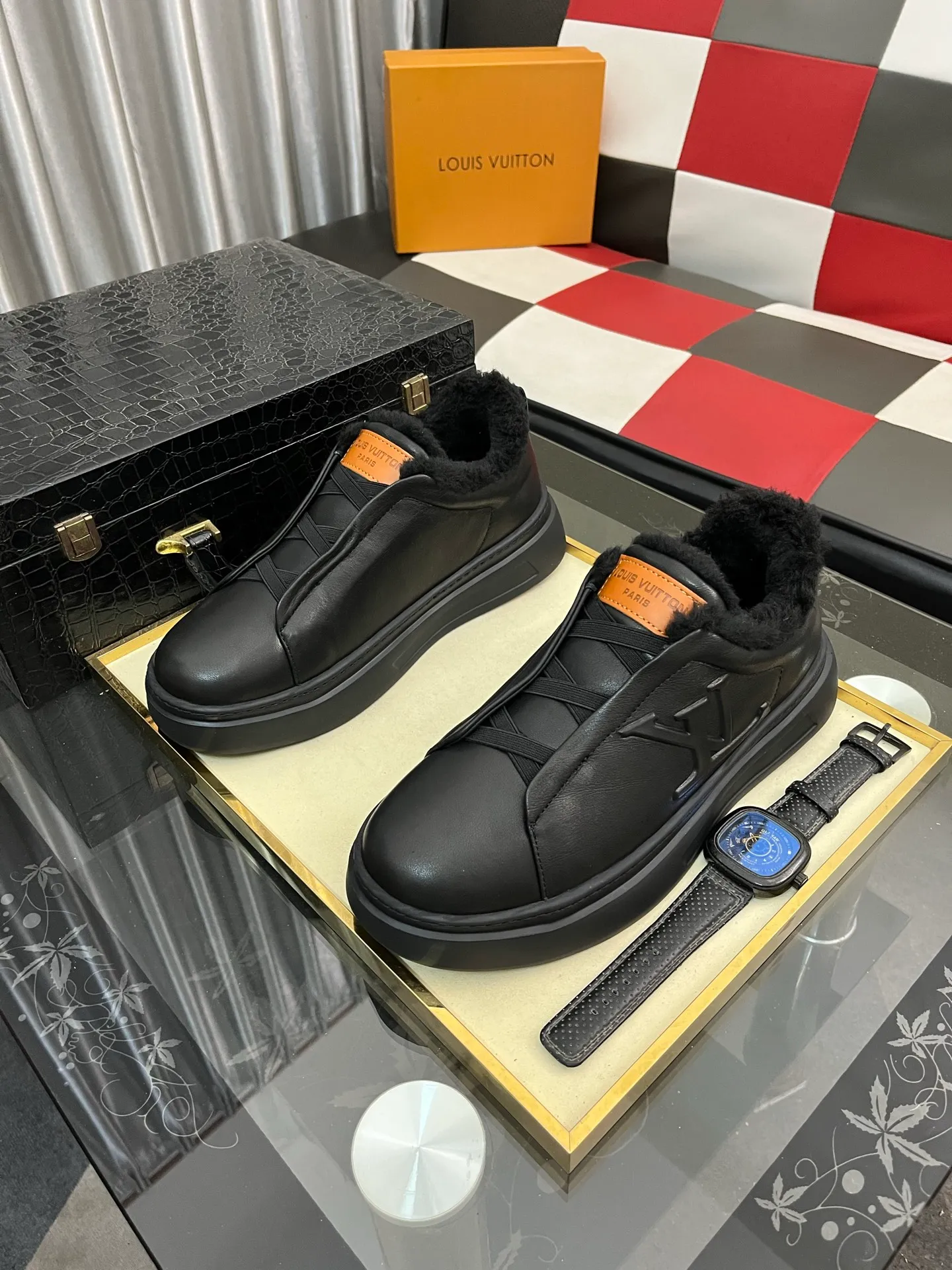Men's shoes 💰480⌚️⌚️《Louis Vuitton/LV Louis Vuitton》casual shoes are a must-have for trendy men😍😍 Original brand imported from Italy, imported original leather, cow lining (refuse to discolor and grind feet) sole: original sole provided by the original factory, French lazy style design ⚠️fitting on the feet. Original quality super comfortable original sole. Code number: 38-442️⃣Colors available